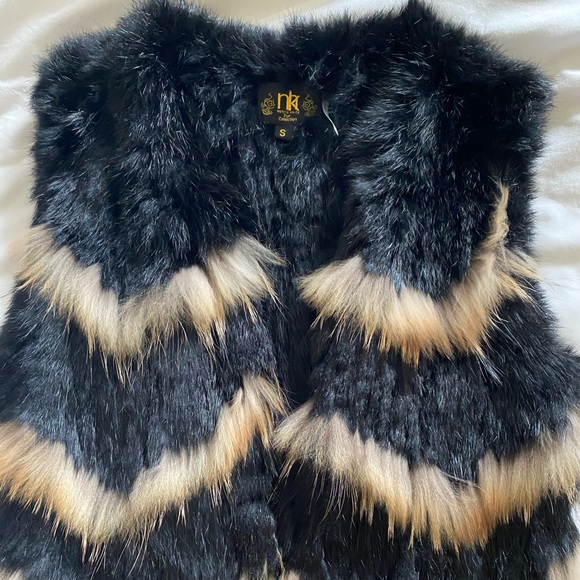 Like new metric knits collection fur vest - Picture 2 of 6